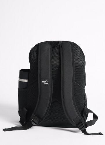 Чорний рюкзак IPPON GEAR серія ESSENTIALS 3